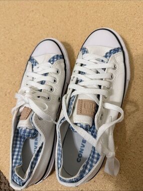 Converse Kids White Canvas Sneakers with Light Blue Trim SIZE 5